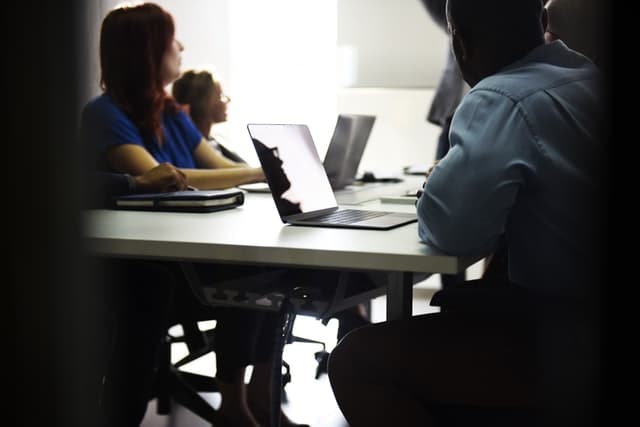 Keeping Your Employees off Their Electronics During Meetings